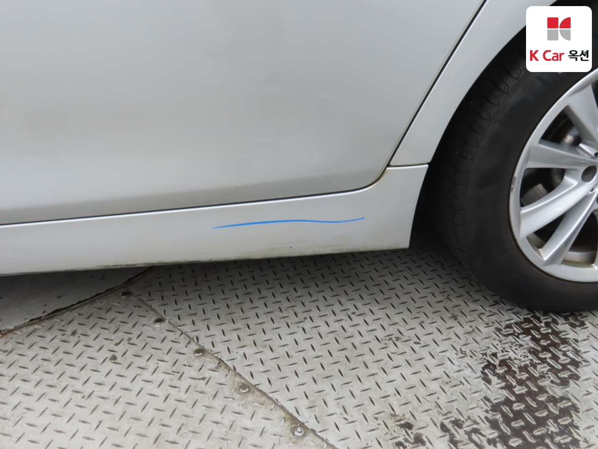 BMW 5 Series 2011 - Image 44