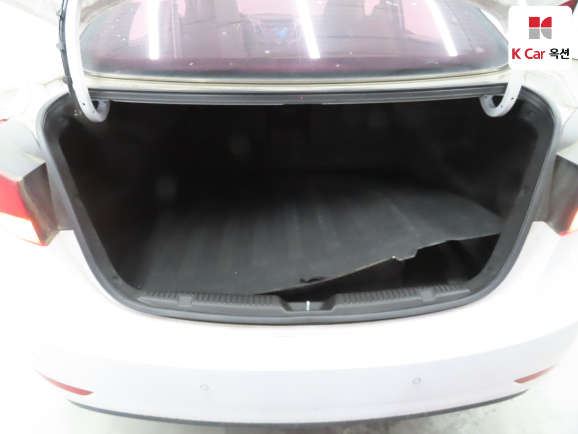 Hyundai Elantra 2016 - Image 25