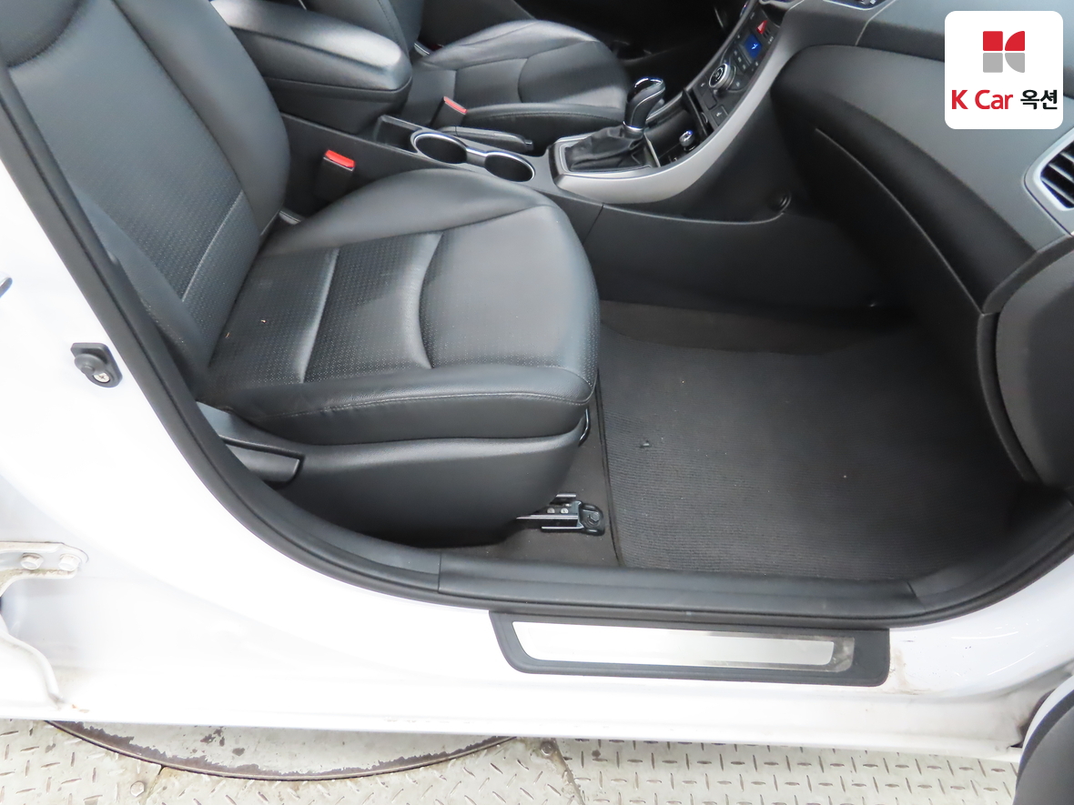 Hyundai Elantra 2016 - Image 29