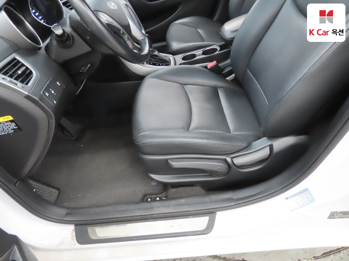 Hyundai Elantra 2016 - Image 18