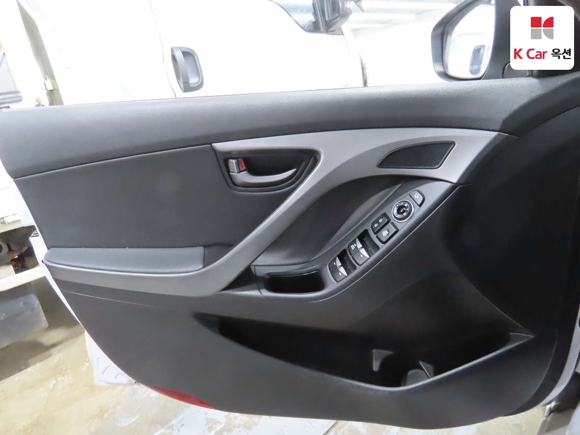 Hyundai Elantra 2016 - Image 8