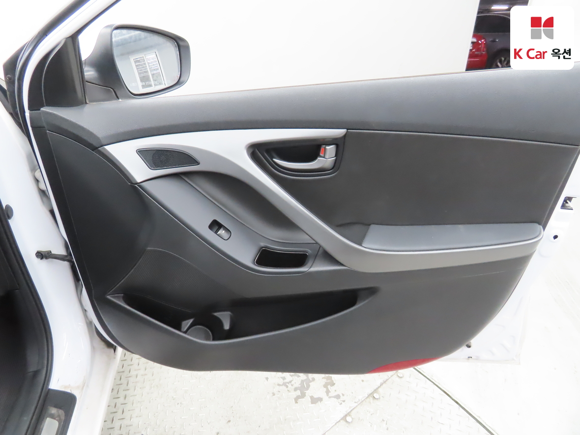 Hyundai Elantra 2016 - Image 28