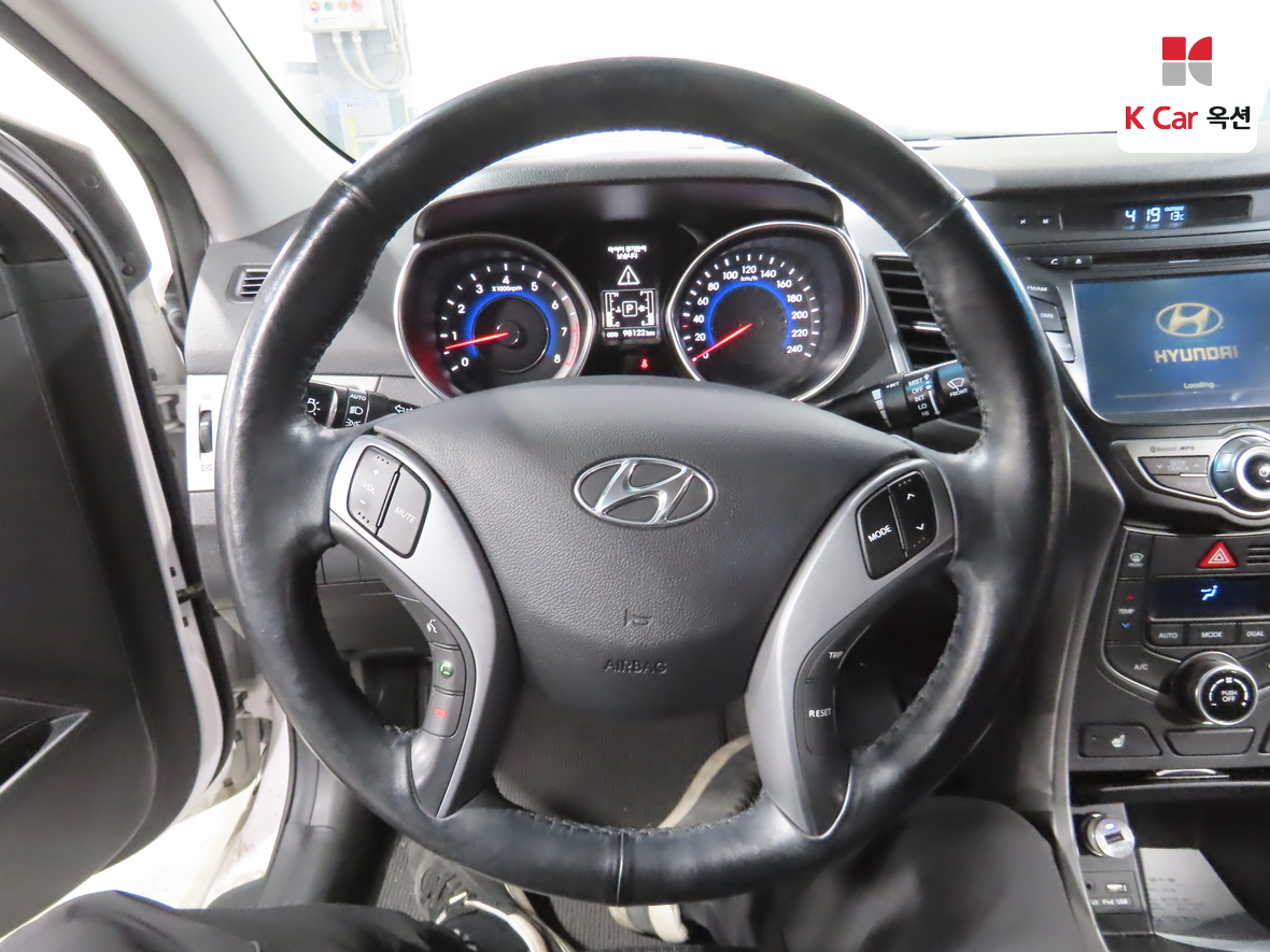 Hyundai Elantra 2016 - Image 10