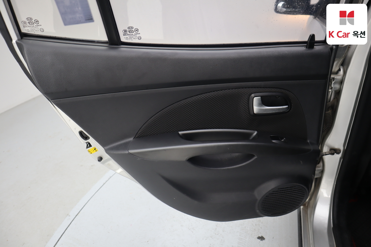 Kia Morning 2011 - Image 20