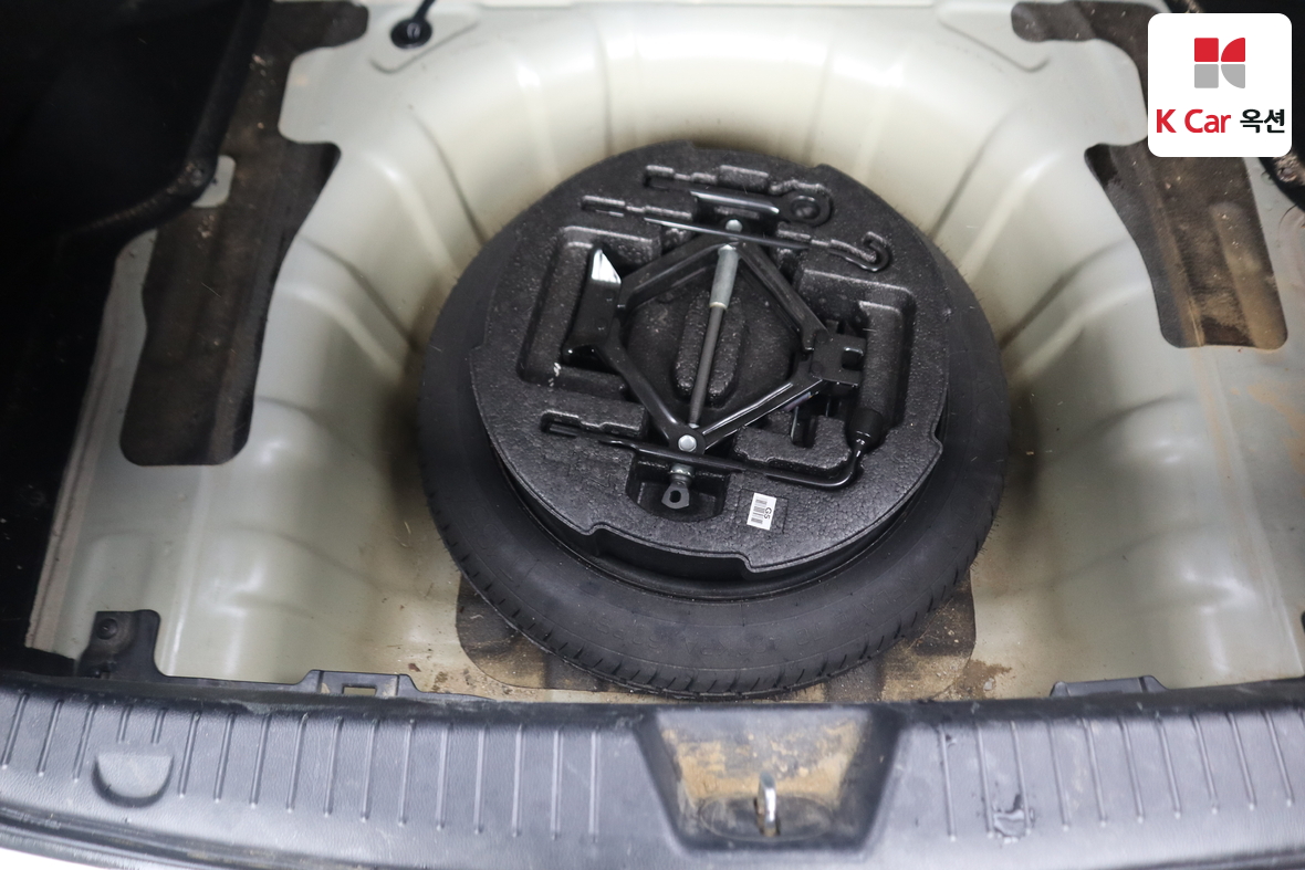 Kia K7 2012 - Image 30