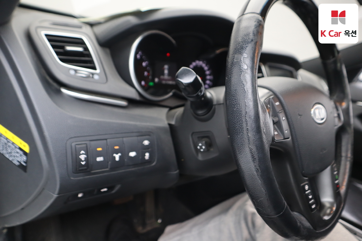 Kia K7 2012 - Image 9