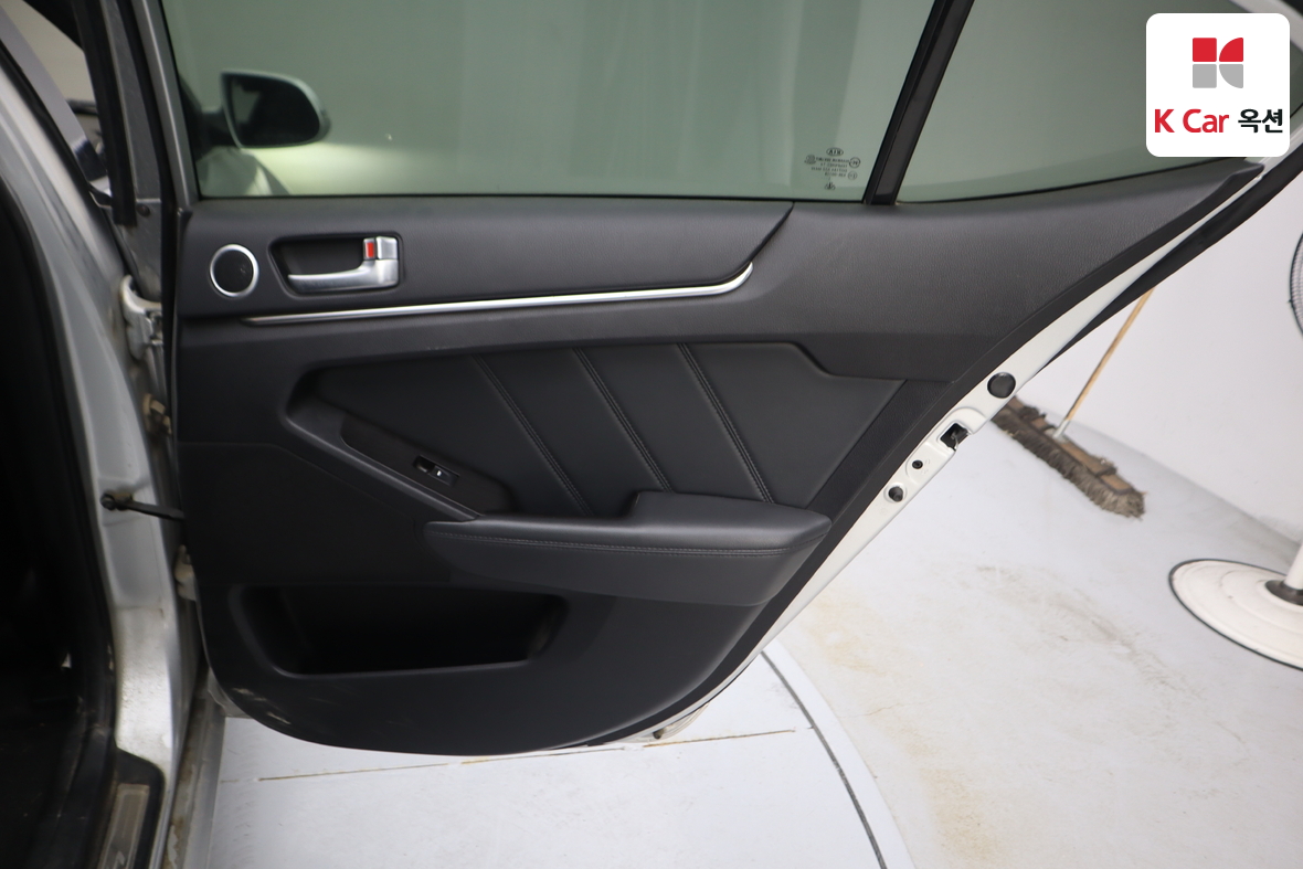 Kia K7 2012 - Image 31
