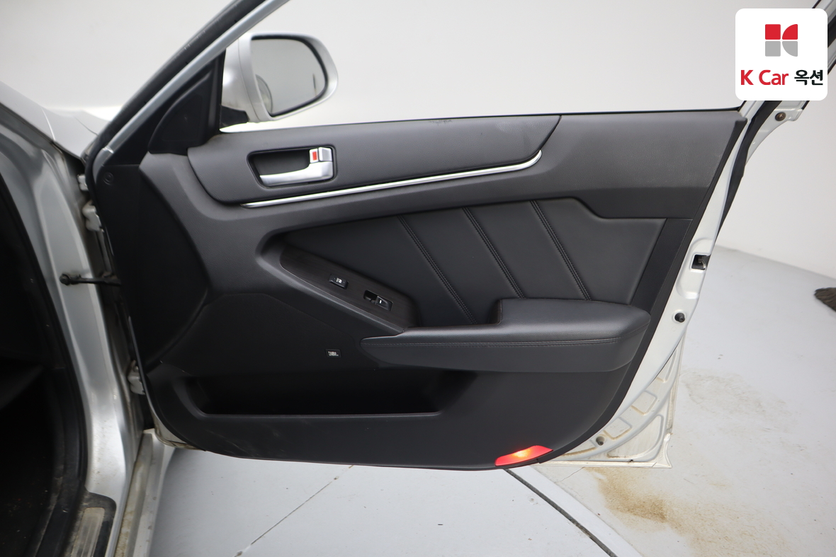 Kia K7 2012 - Image 33