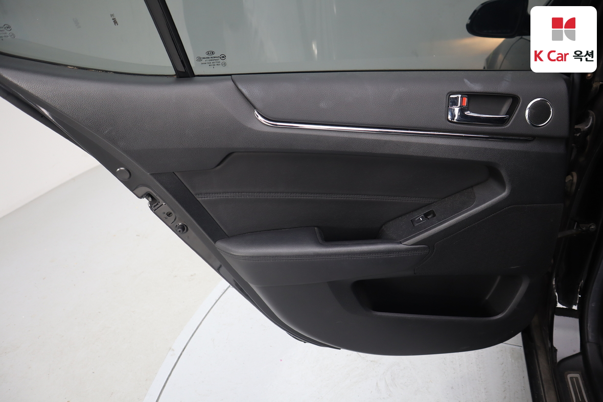 Kia K7 2010 - Image 21