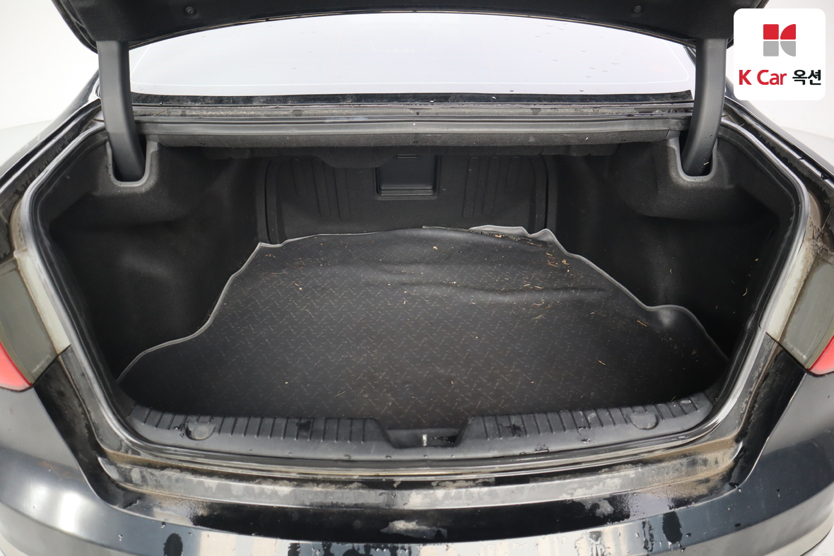 Kia K7 2010 - Image 24