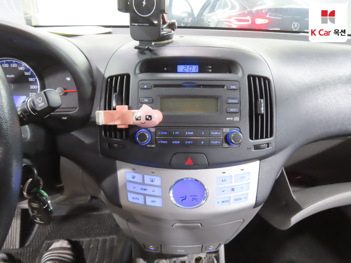 Hyundai Elantra 2009 - Image 6