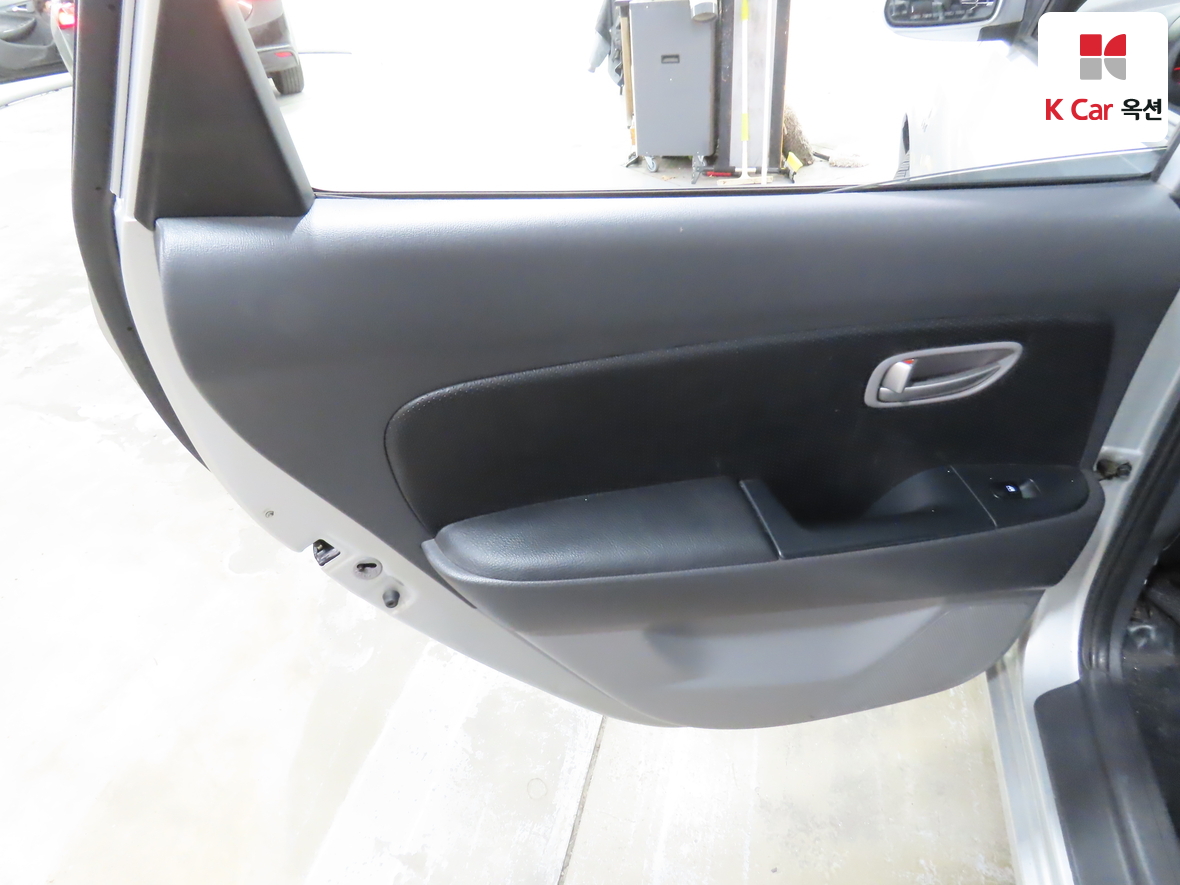 Hyundai Elantra 2009 - Image 21