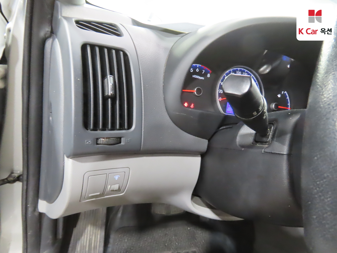 Hyundai Elantra 2009 - Image 9