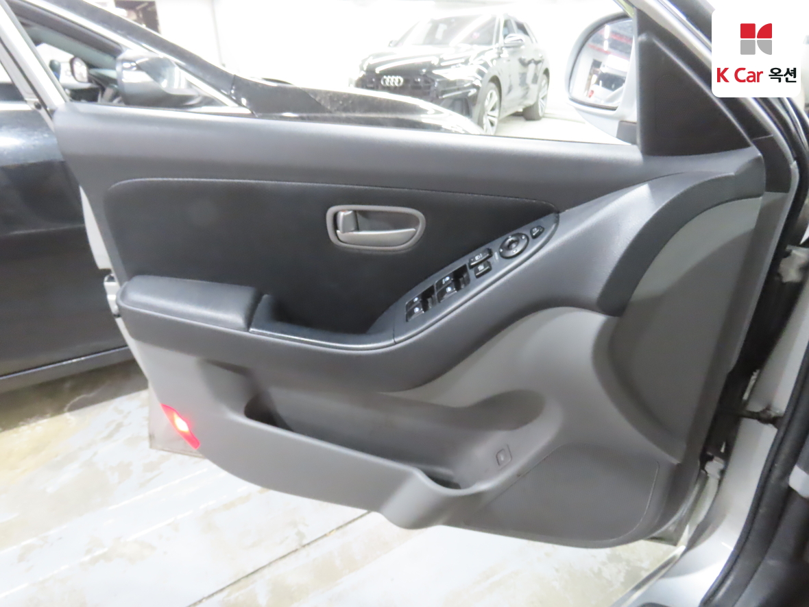 Hyundai Elantra 2009 - Image 8