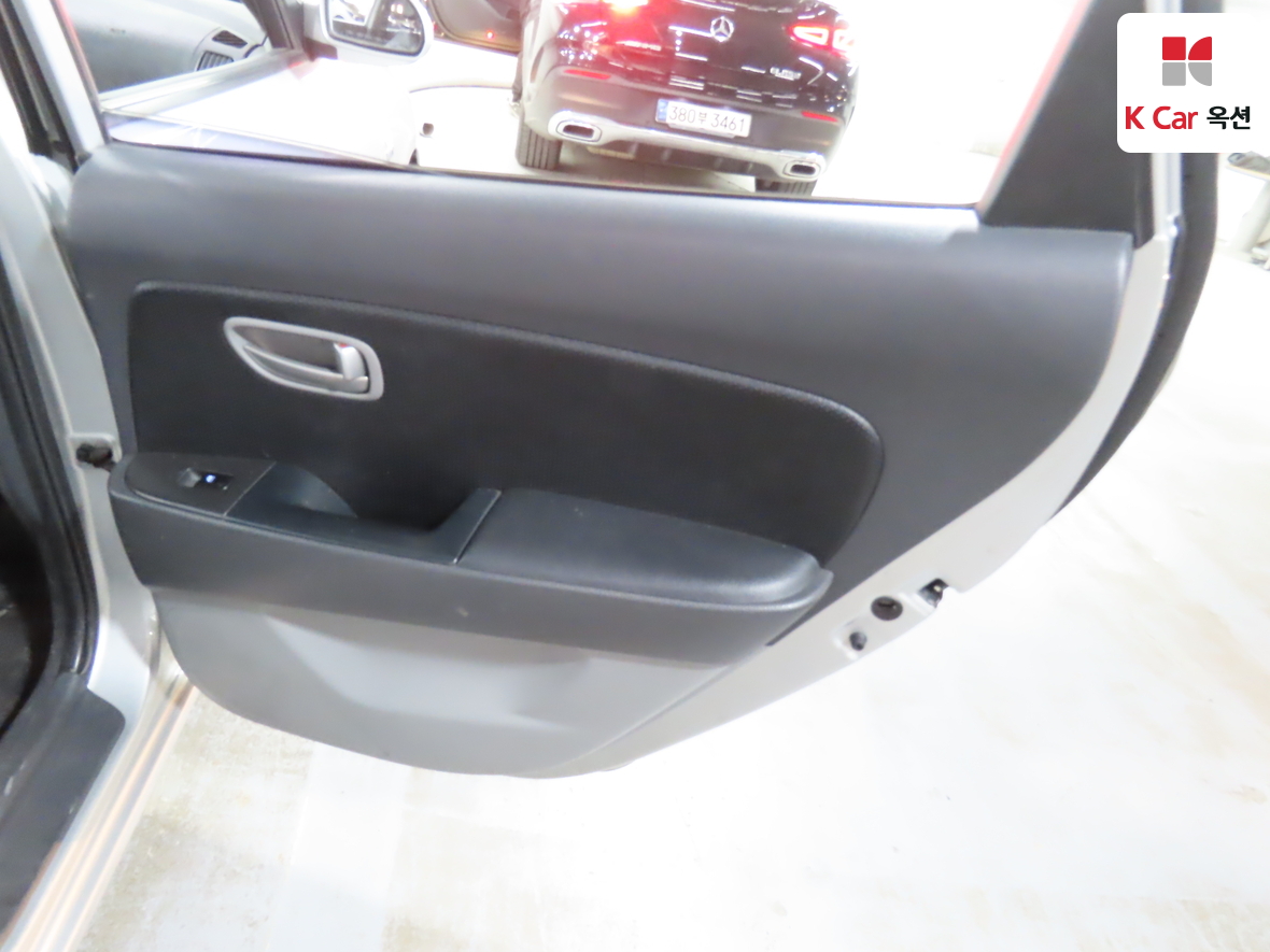 Hyundai Elantra 2009 - Image 25