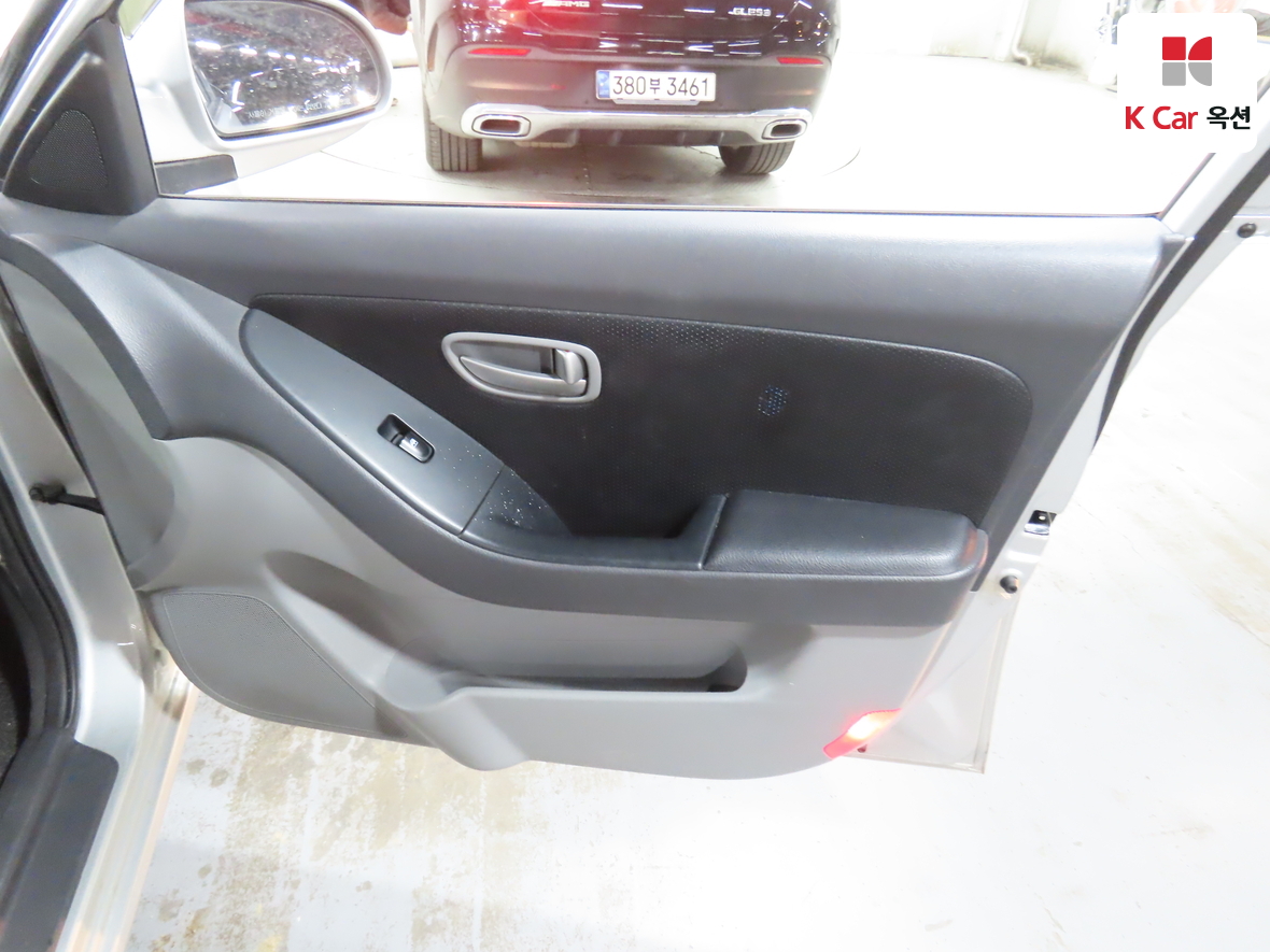 Hyundai Elantra 2009 - Image 27