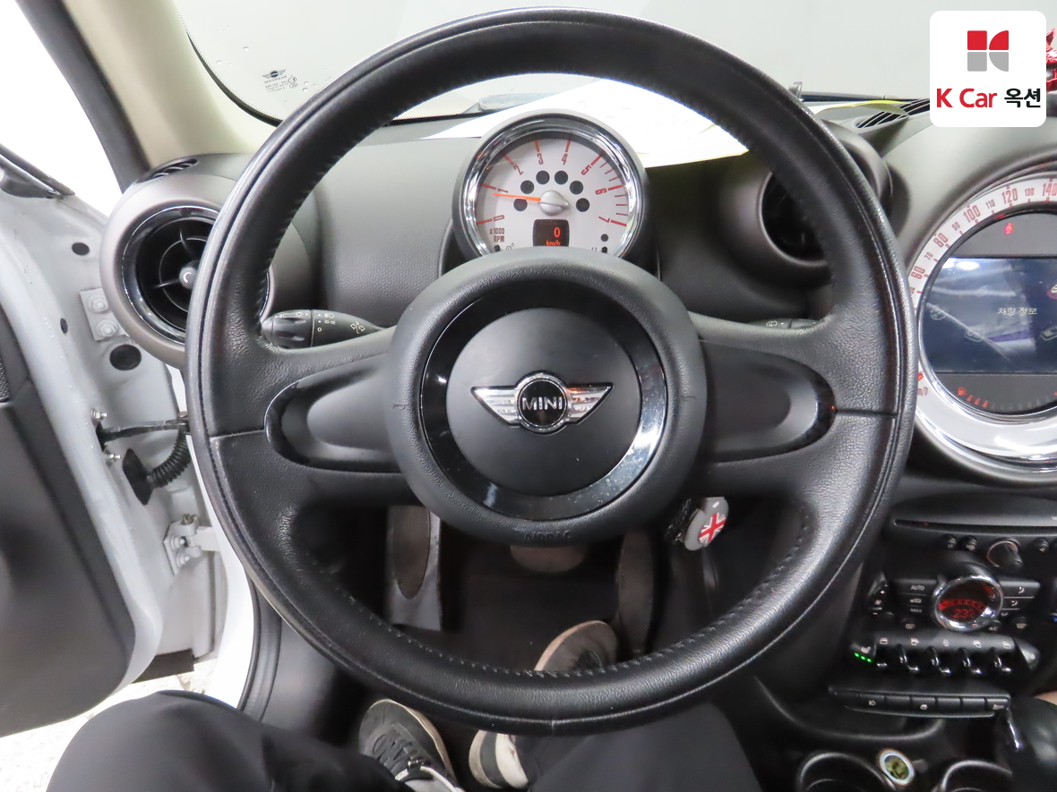 BMW MINI 2012 - Image 10