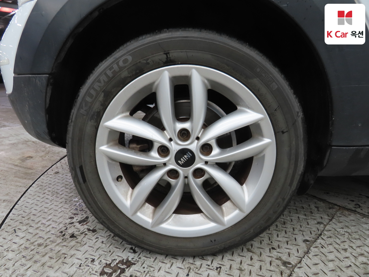 BMW MINI 2012 - Image 42