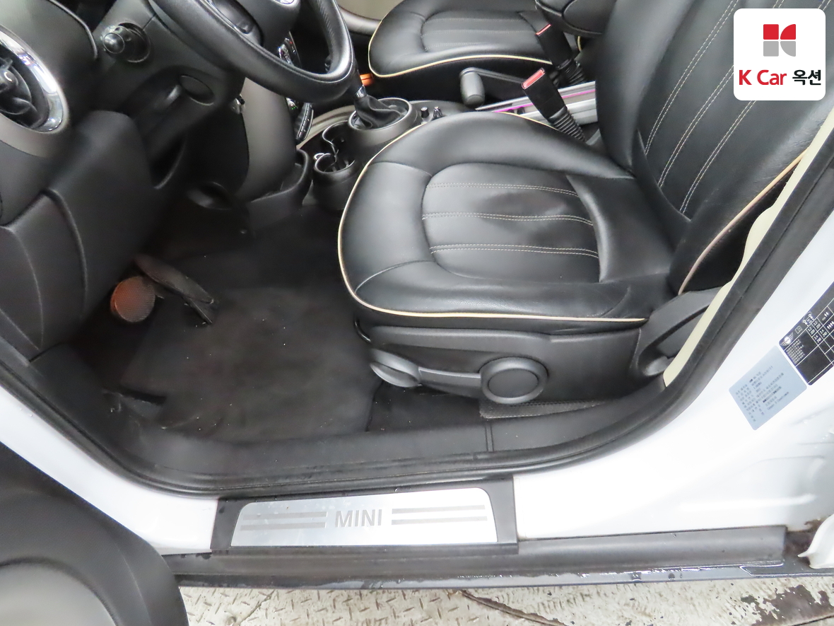 BMW MINI 2012 - Image 18