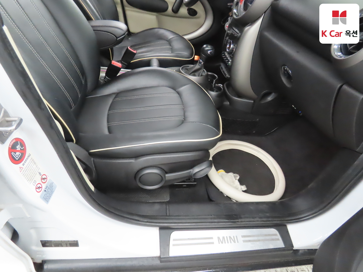 BMW MINI 2012 - Image 32