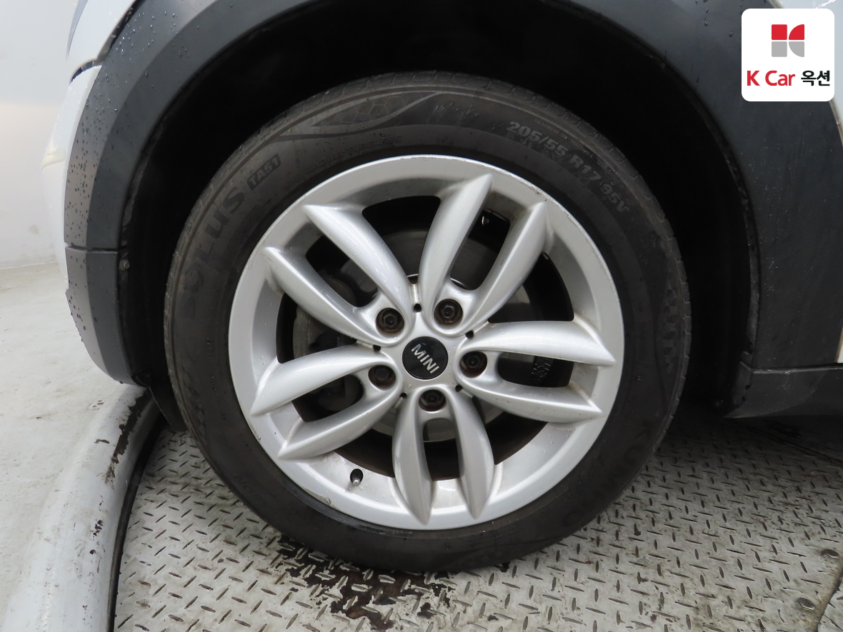 BMW MINI 2012 - Image 44