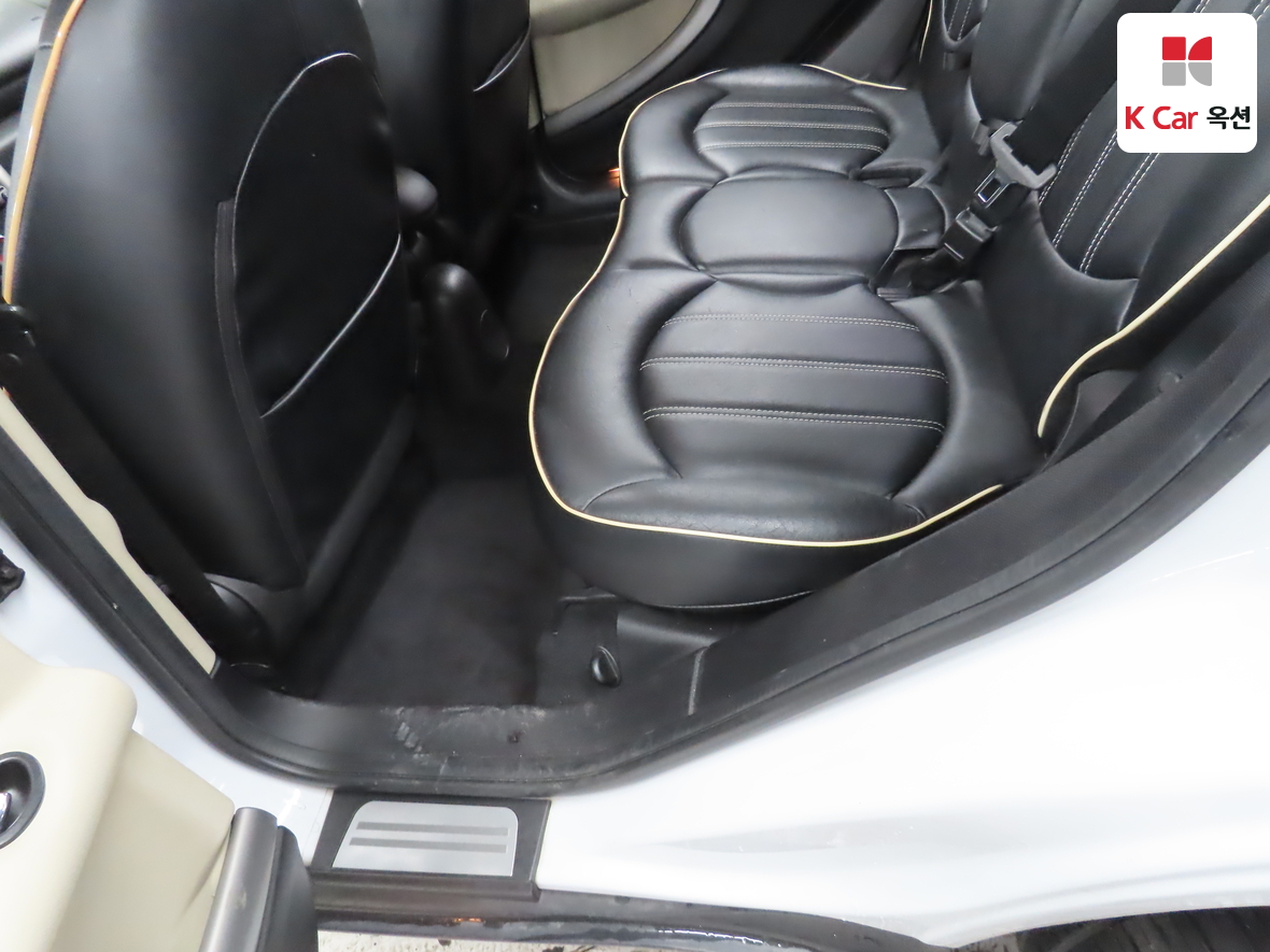 BMW MINI 2012 - Image 25