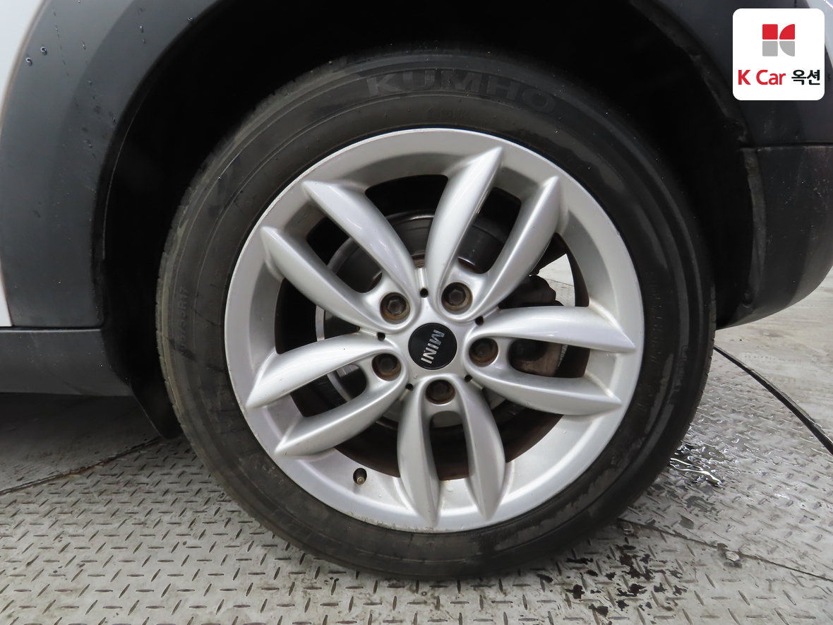 BMW MINI 2012 - Image 43