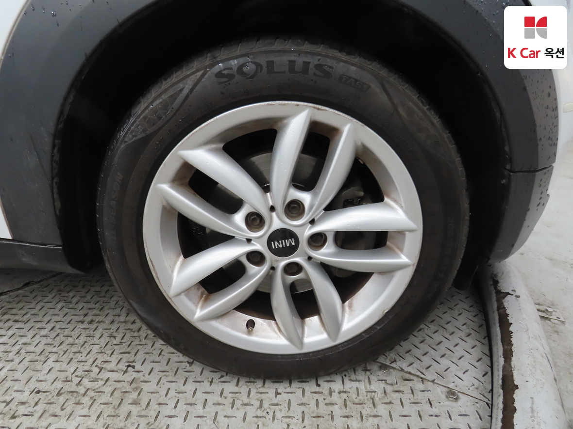 BMW MINI 2012 - Image 41