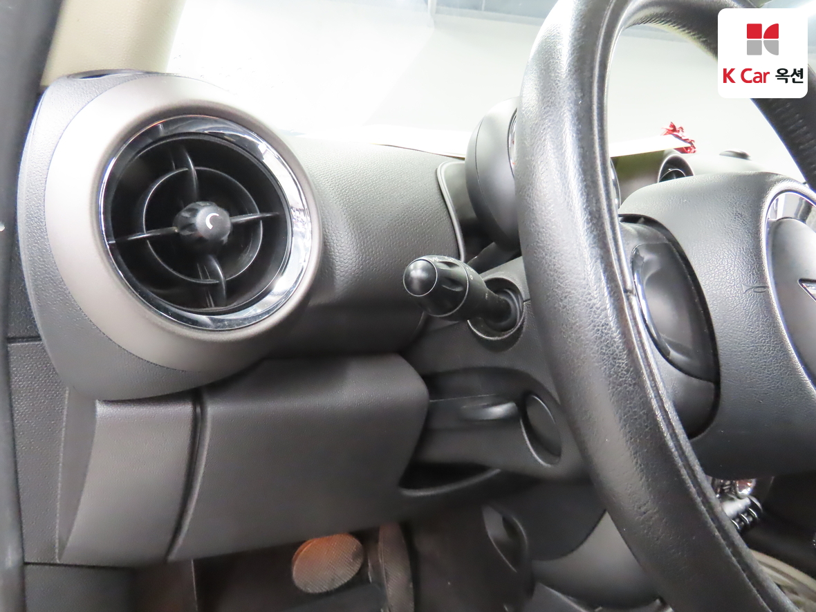 BMW MINI 2012 - Image 9