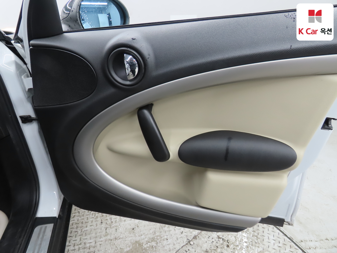 BMW MINI 2012 - Image 31