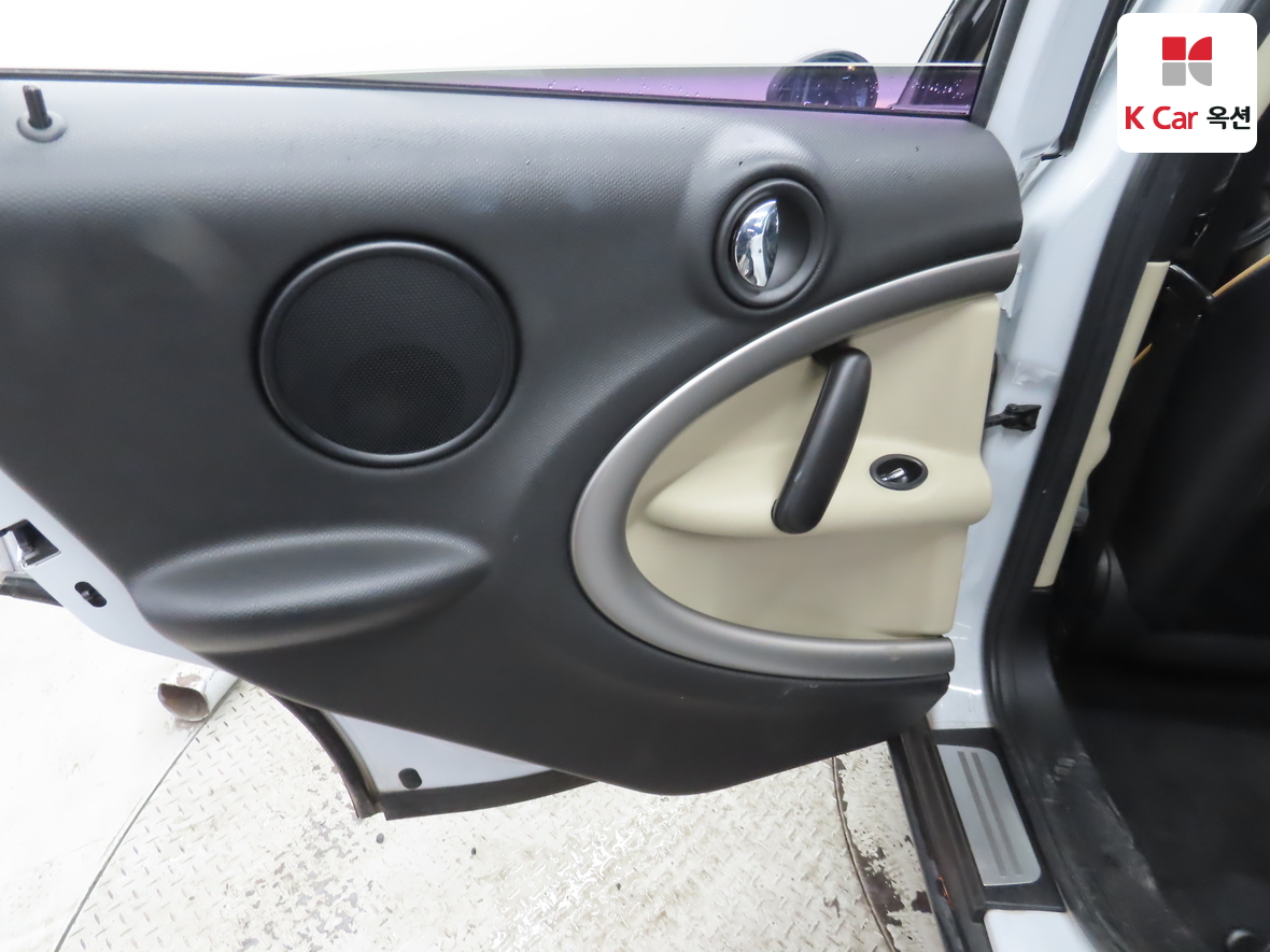 BMW MINI 2012 - Image 24