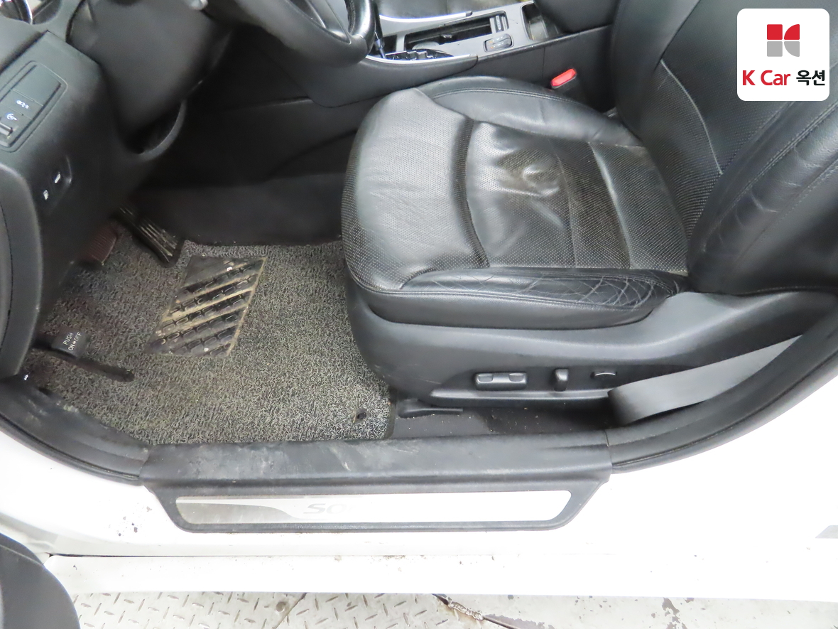 Hyundai Sonata 2010 - Image 18