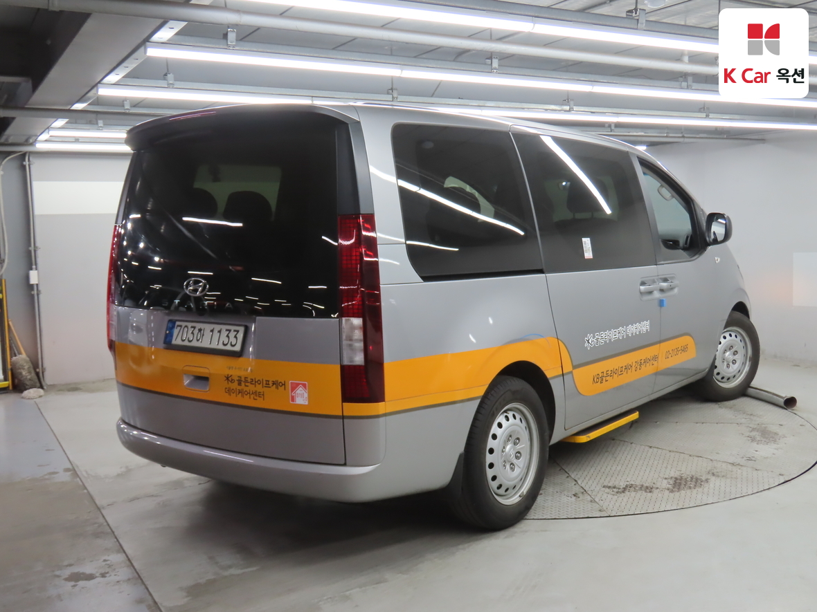 Hyundai Staria 2022 - Image 2