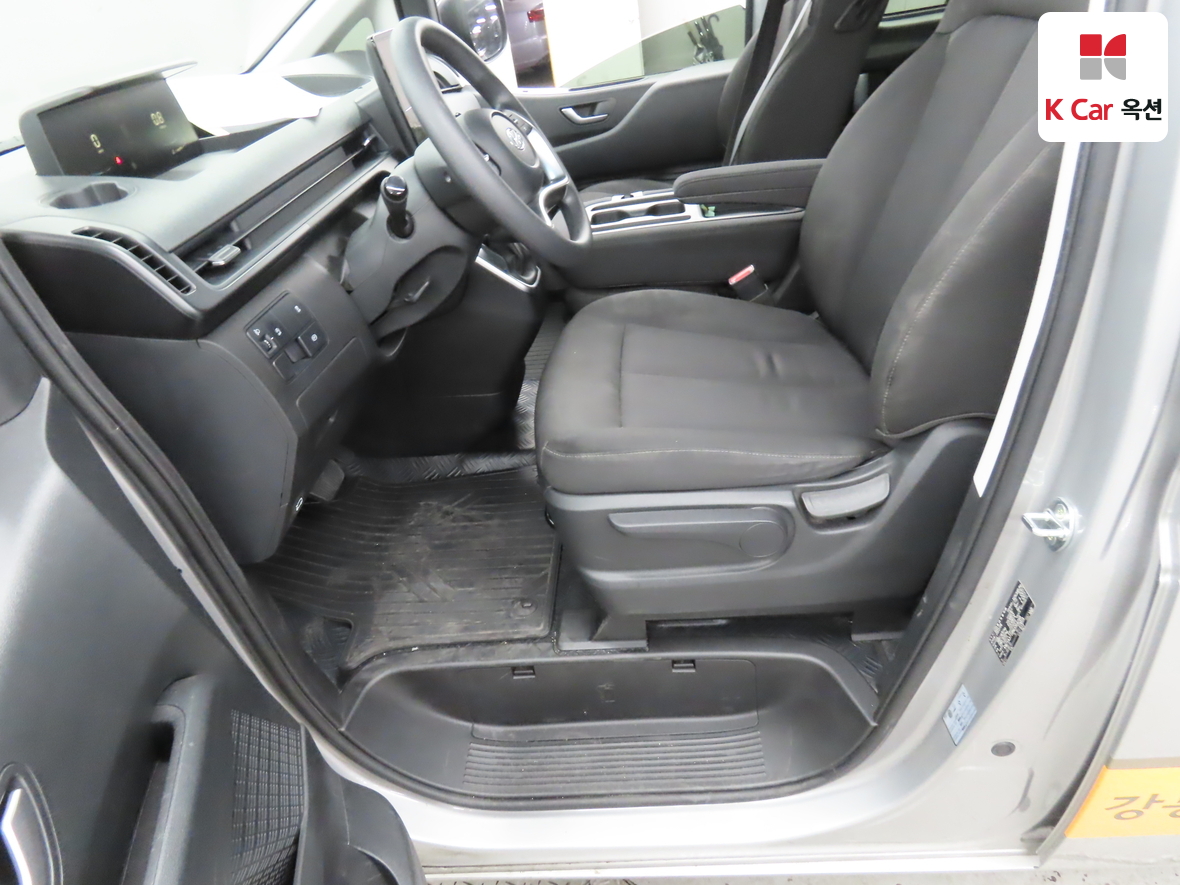Hyundai Staria 2022 - Image 18