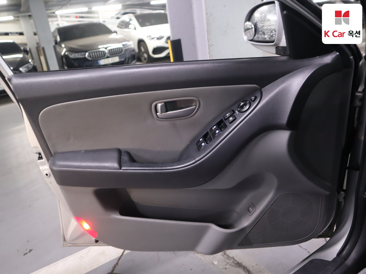 Hyundai Elantra 2008 - Image 8