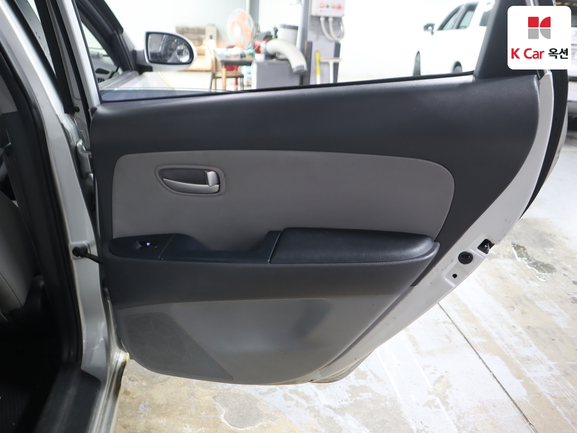 Hyundai Elantra 2008 - Image 29