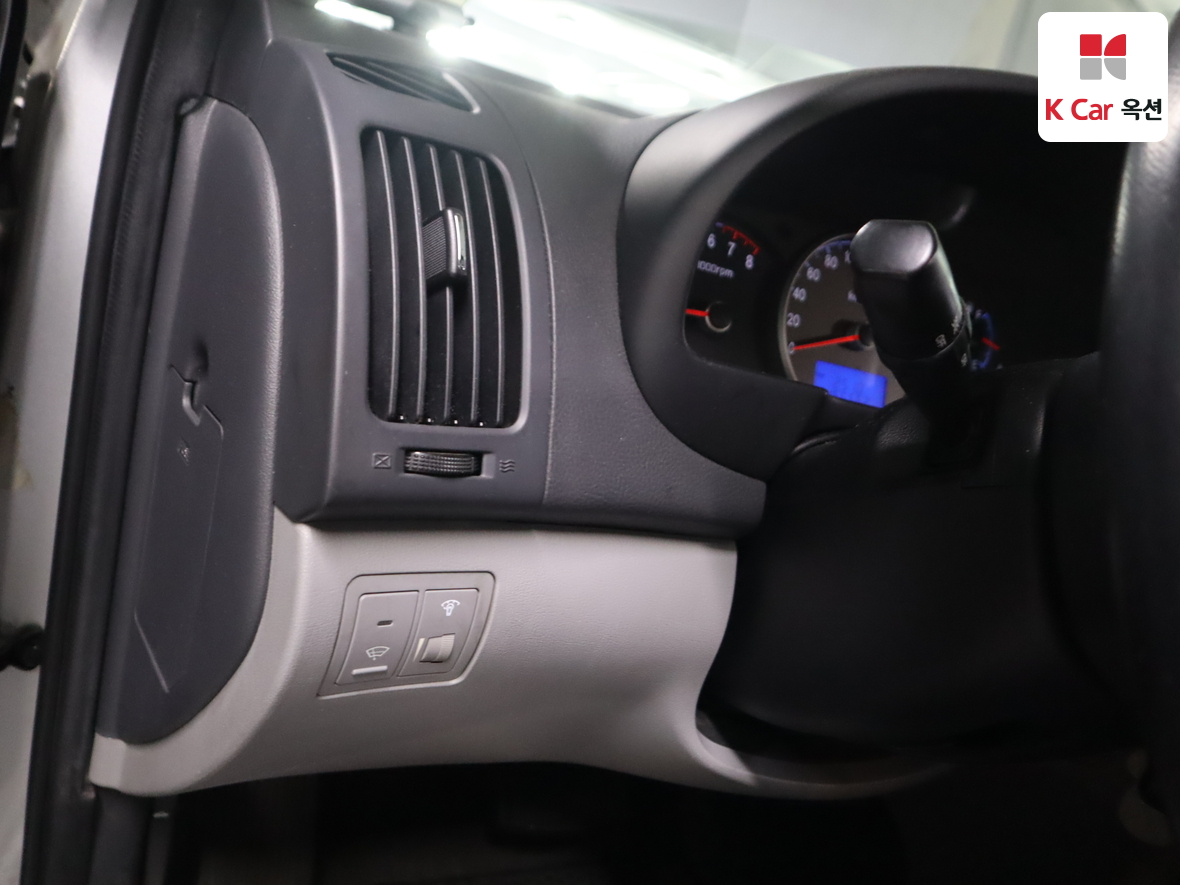 Hyundai Elantra 2008 - Image 9