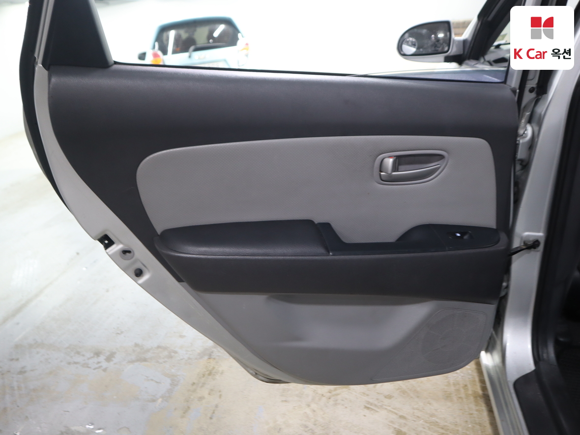 Hyundai Elantra 2008 - Image 24