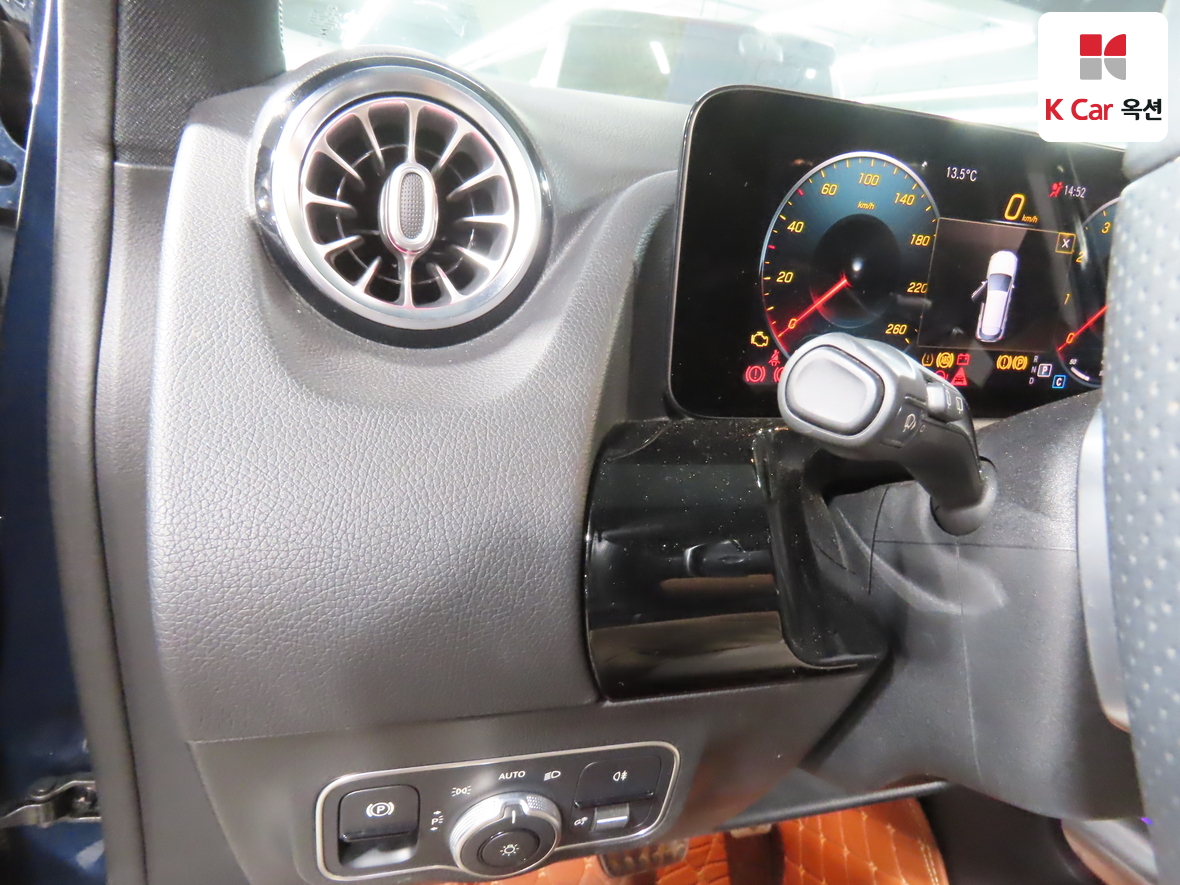 Mercedes-Benz GLA-Class 2021 - Image 9