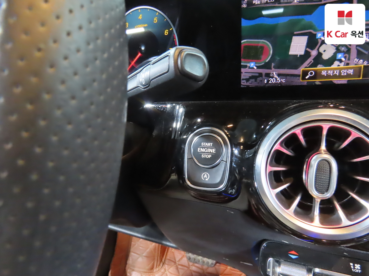 Mercedes-Benz GLA-Class 2021 - Image 11