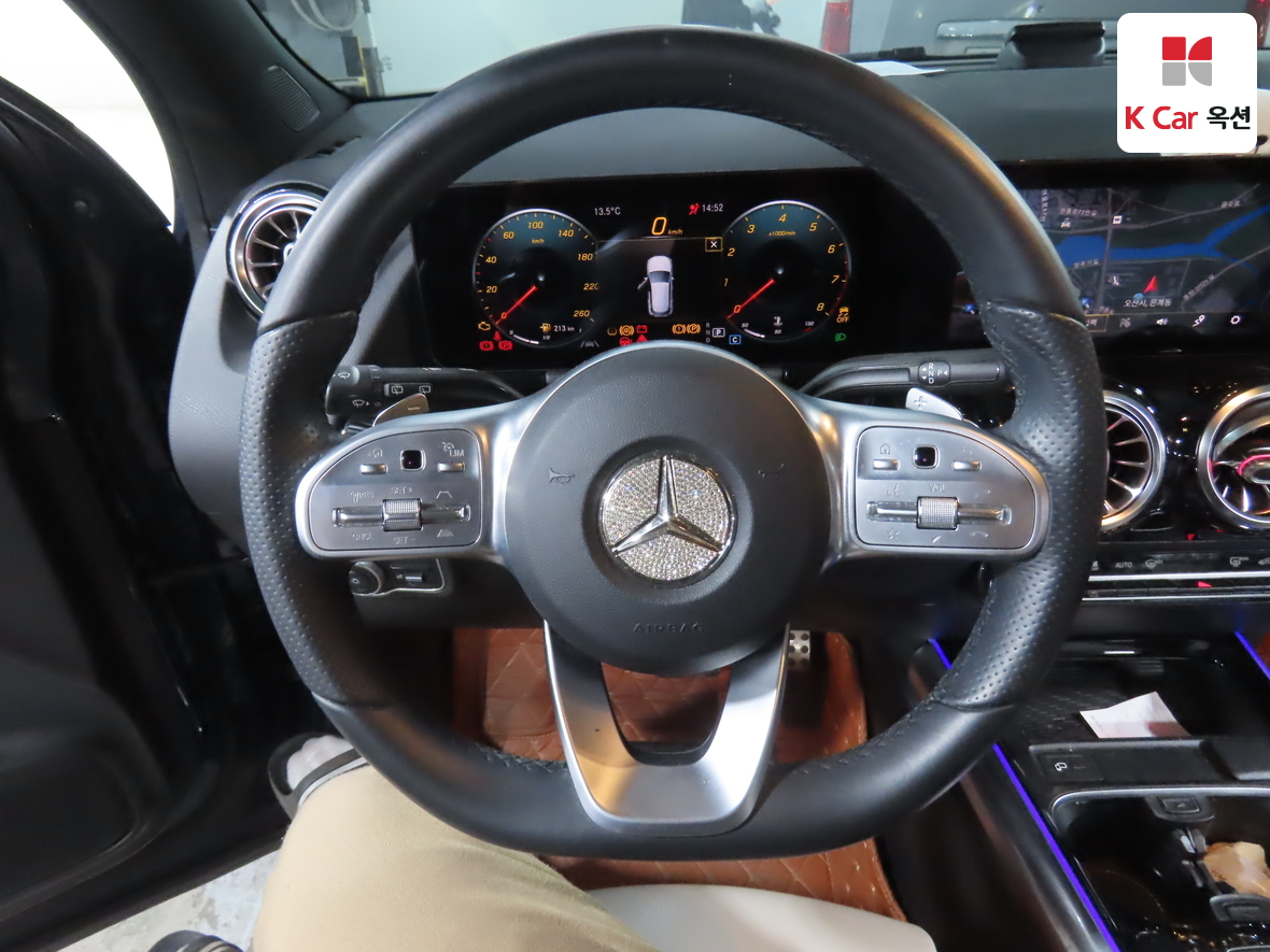 Mercedes-Benz GLA-Class 2021 - Image 10