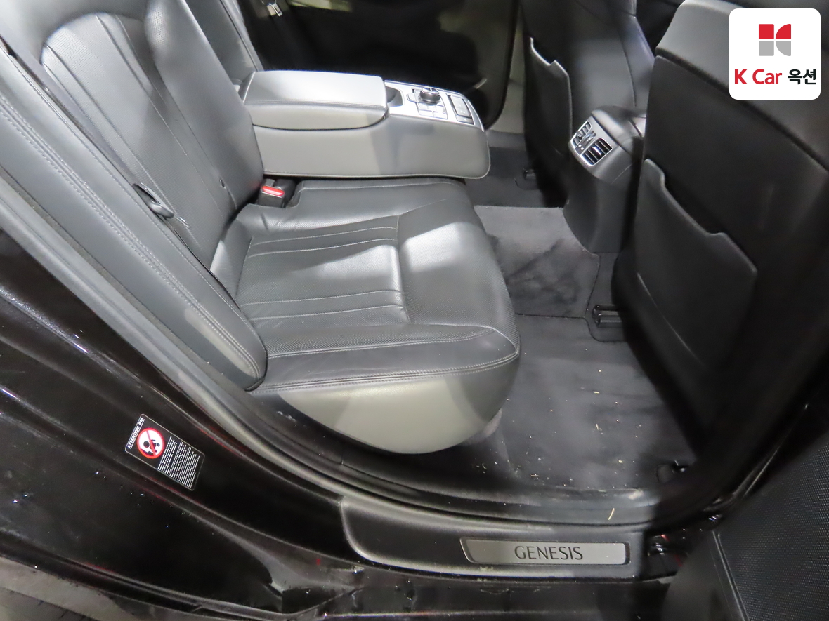 Genesis G80 2018 - Image 32