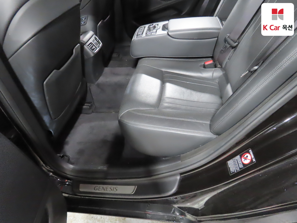 Genesis G80 2018 - Image 27