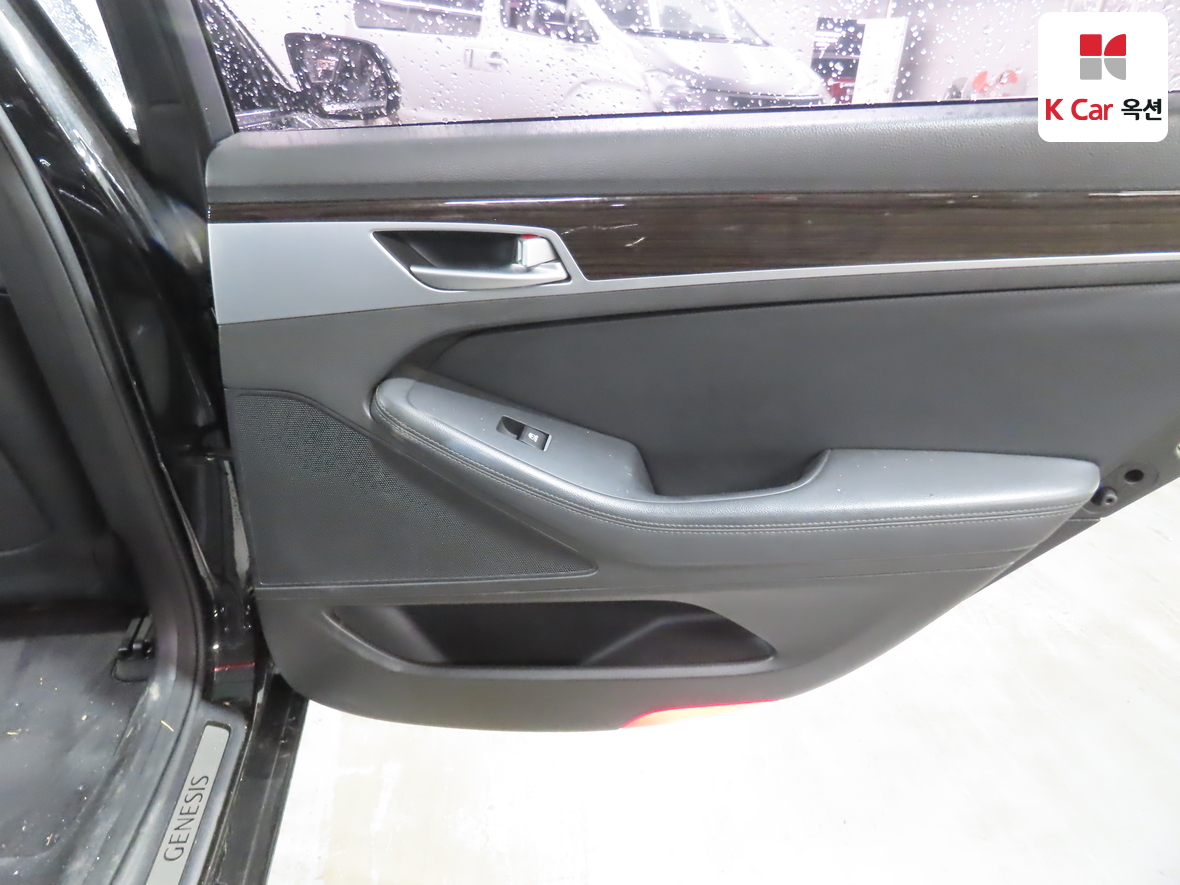 Genesis G80 2018 - Image 31