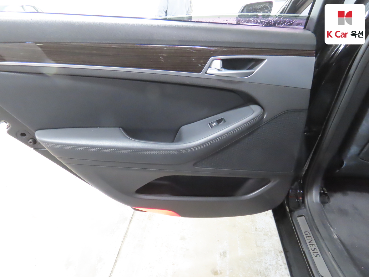 Genesis G80 2018 - Image 26