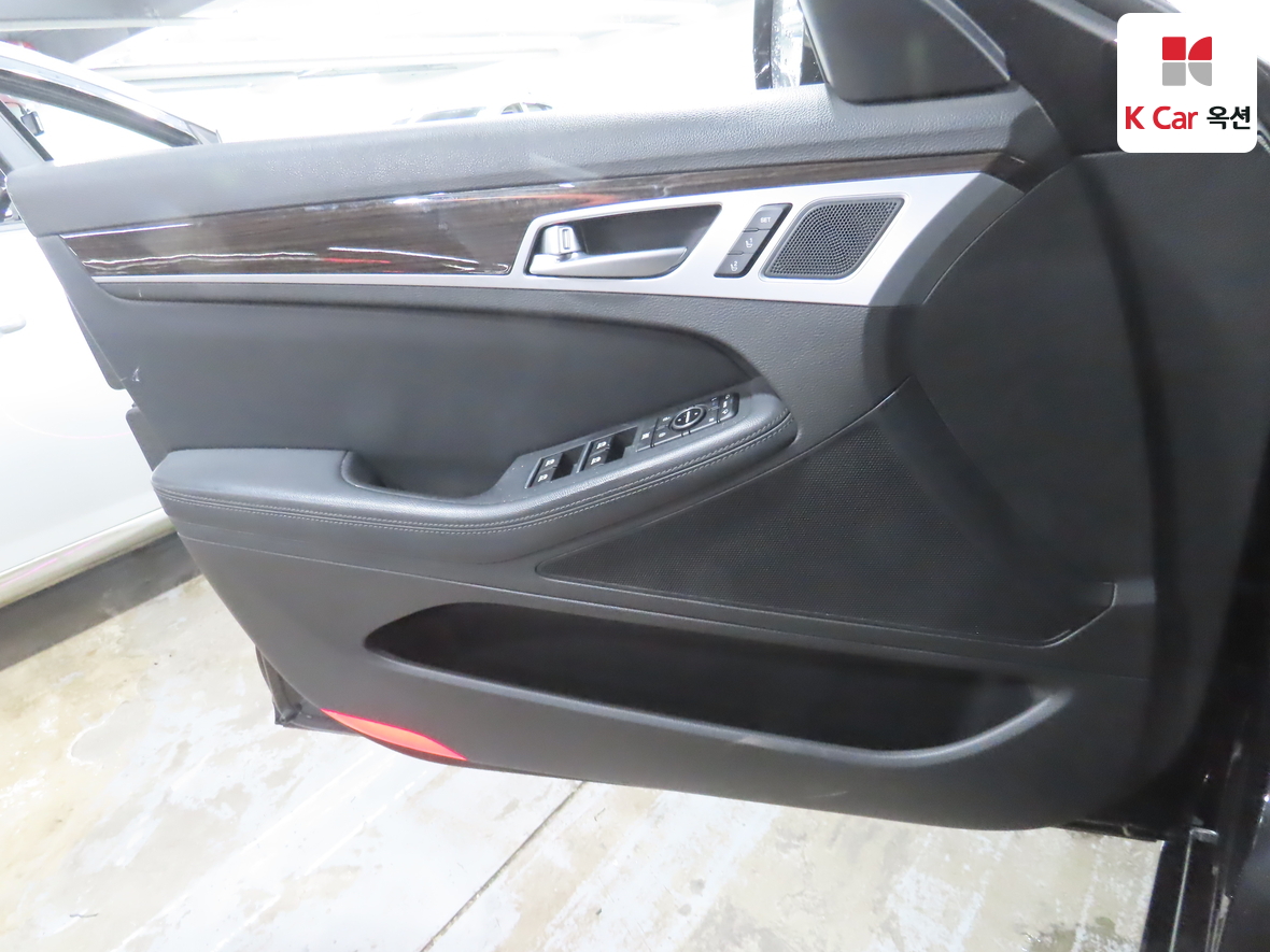 Genesis G80 2018 - Image 8