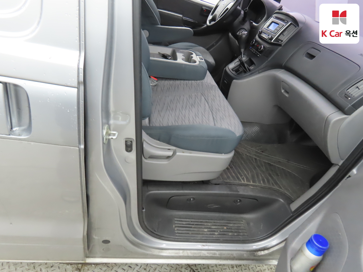 Hyundai Grand Starex 2017 - Image 25