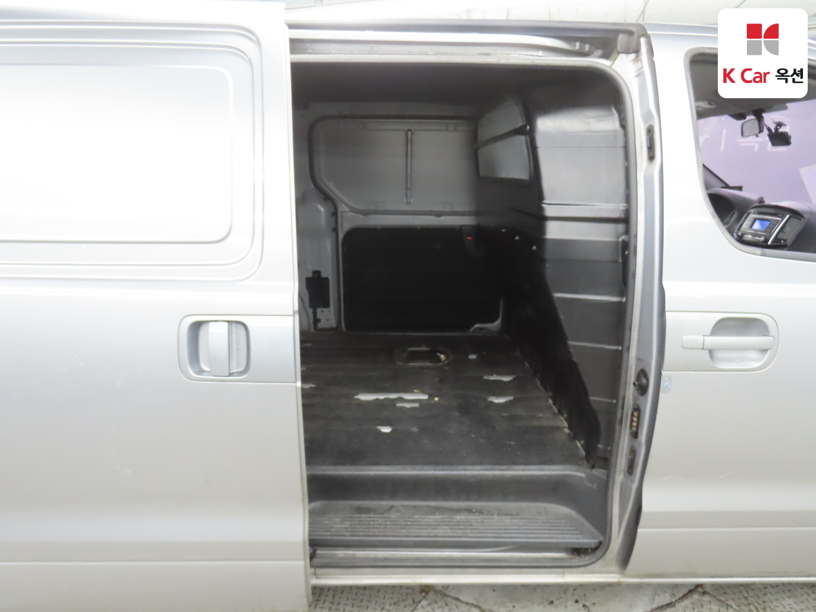 Hyundai Grand Starex 2017 - Image 23