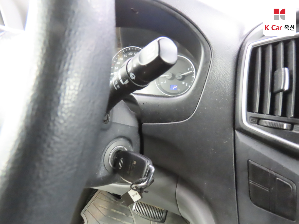 Hyundai Grand Starex 2017 - Image 11