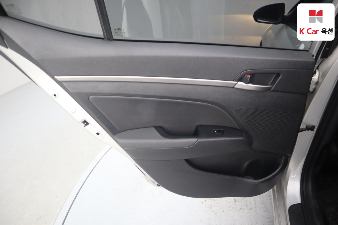 Hyundai Elantra 2016 - Image 20